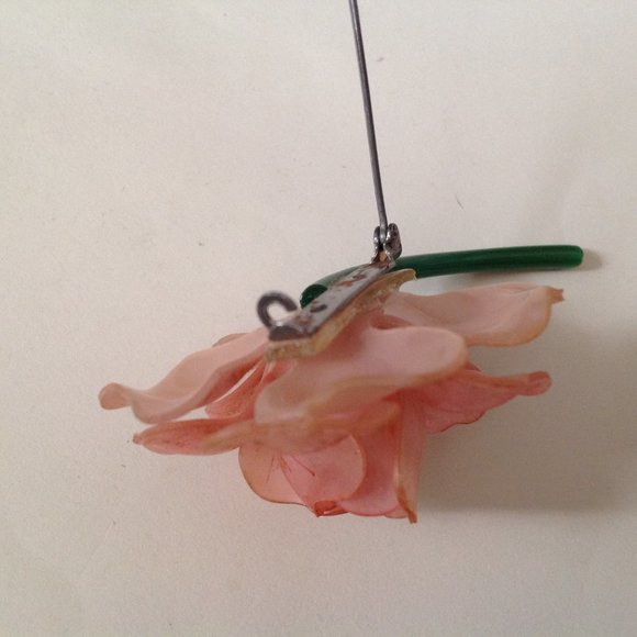 Vintage Celluloid Pearlescent Flower Brooch - Picture 5 of 6